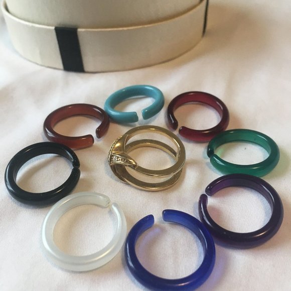 AVON Vintage Ring Set - Gold Tone/Crystals - Picture 6 of 9